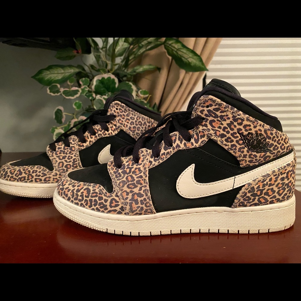 Air Jordan 1 Mid SE (GS) 
“Cheetah